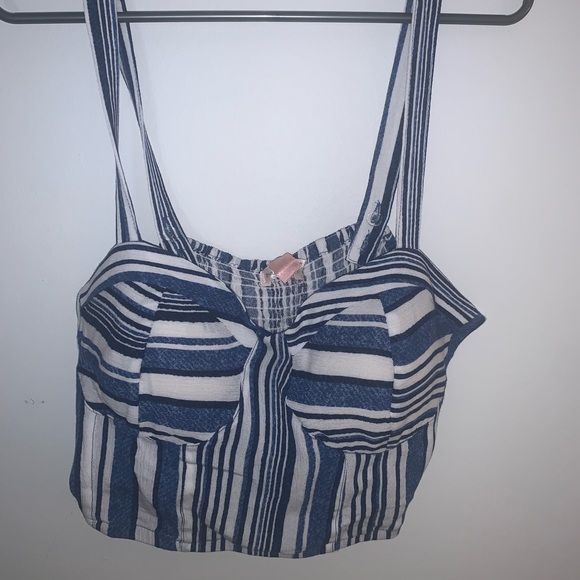 Band of Gypsies Tops - band of gypsies stripe crop top blue and white size large